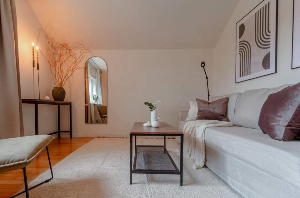 Bright 1BR Apartment with Balcony 20min to City Apartment in Stockholm