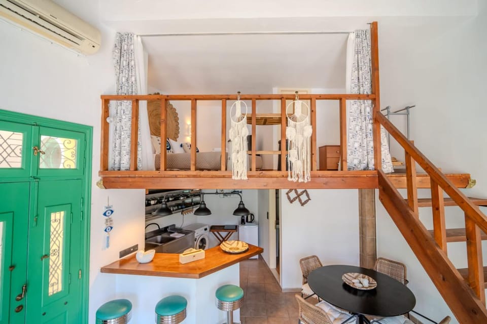 Kitchen or kitchenette, bunk bed