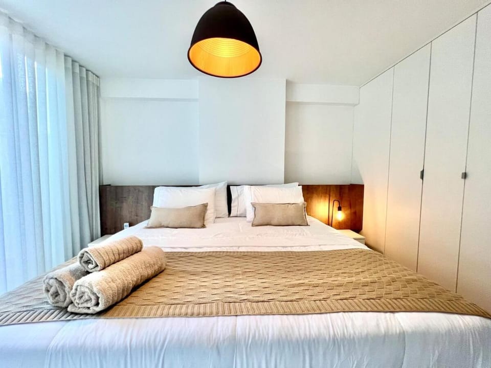 Bed, Bedroom, towels, wardrobe