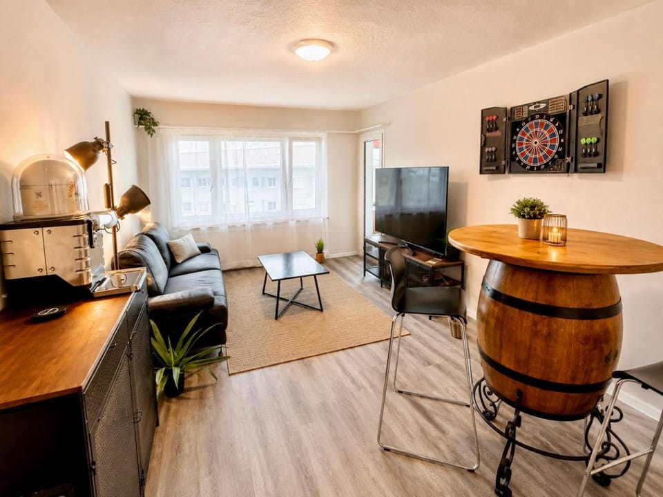 Darts, TV and multimedia, Living room, Seating area