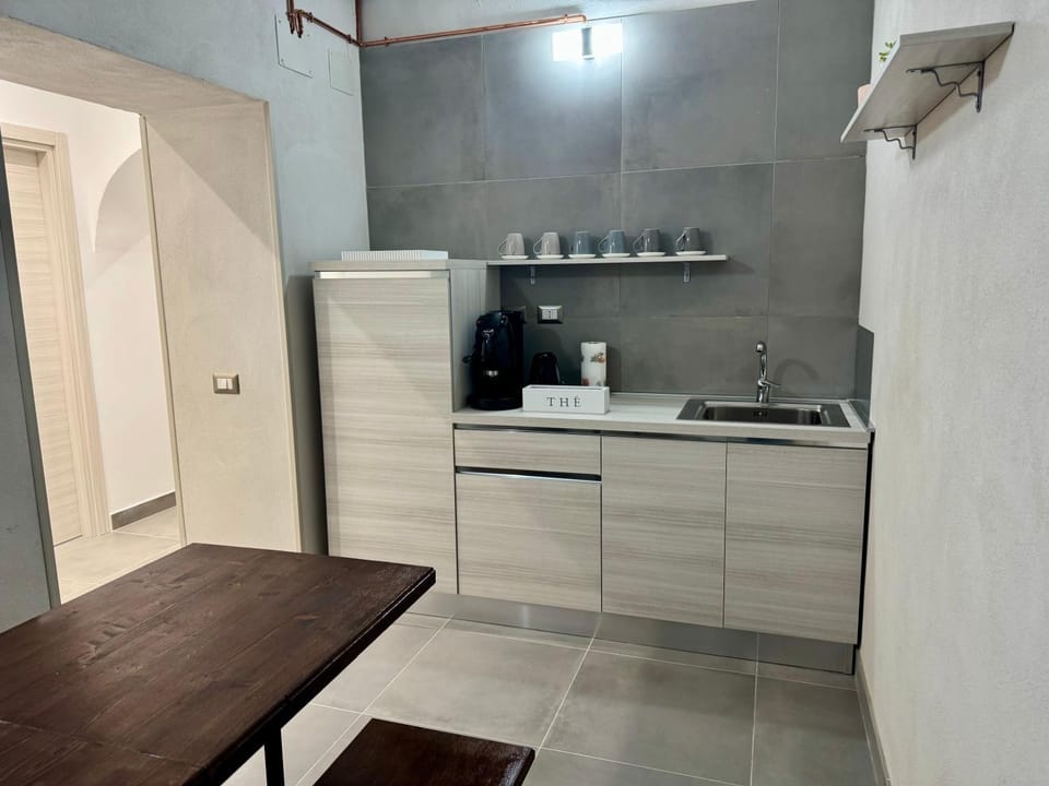 Kitchen or kitchenette, Breakfast, minibar