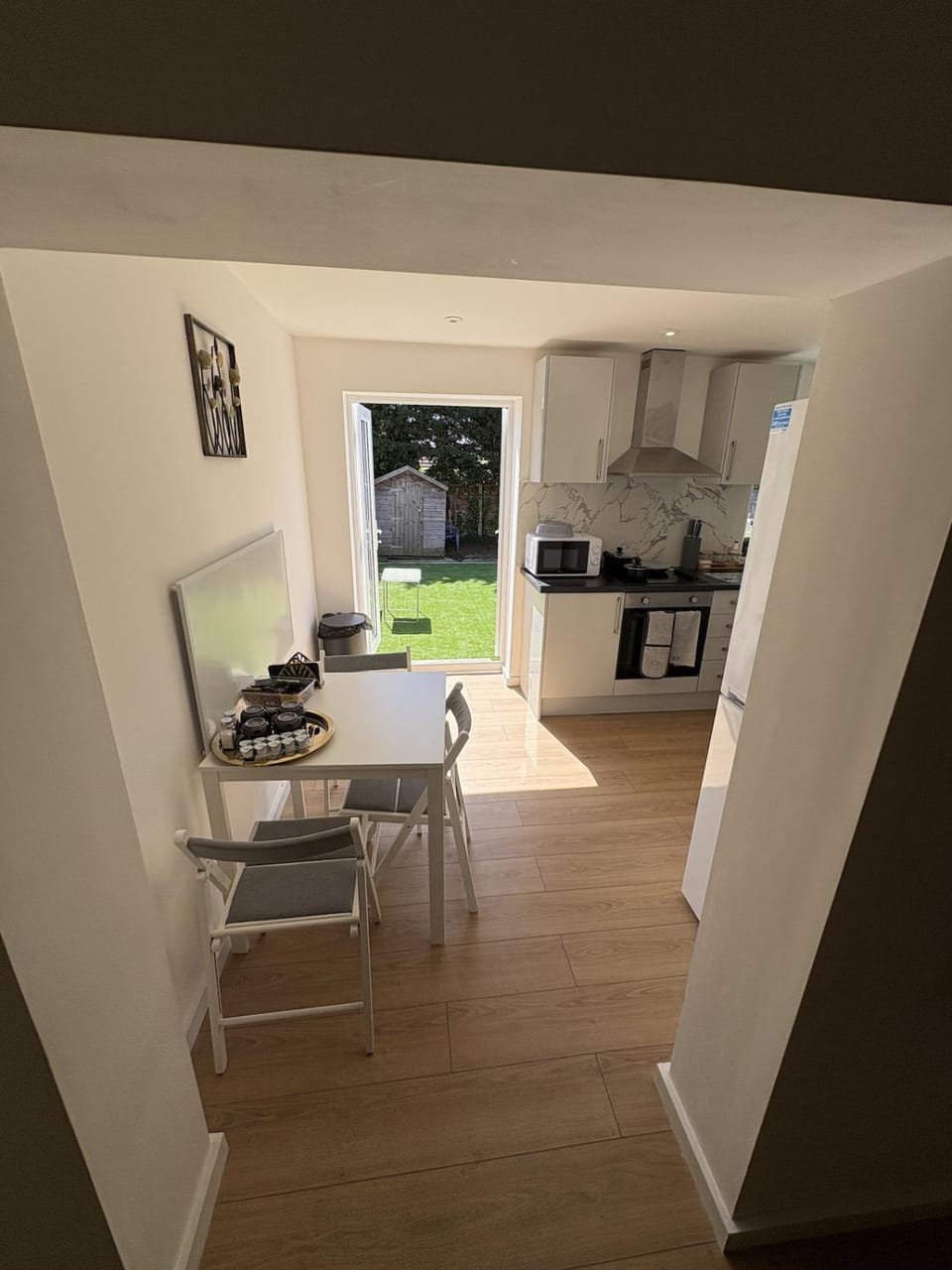Modern 3 bedroom Home in Cobham Peaceful Location Apartment in England