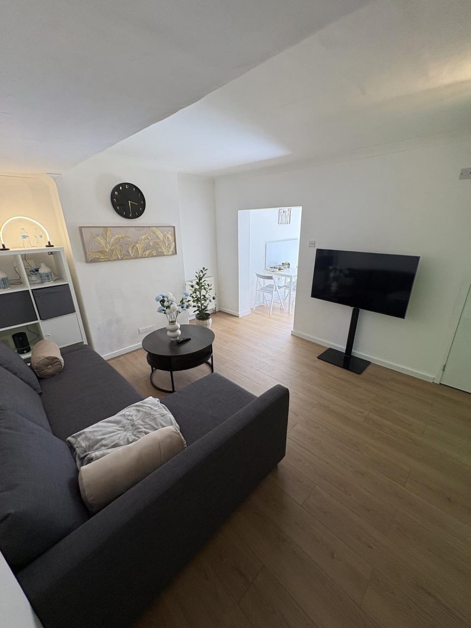 Modern 3 bedroom Home in Cobham Peaceful Location Apartment in England