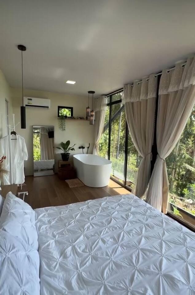 15 mins from barge with tub + wifi (glass cabin) Cabin in Island Garden City of Samal