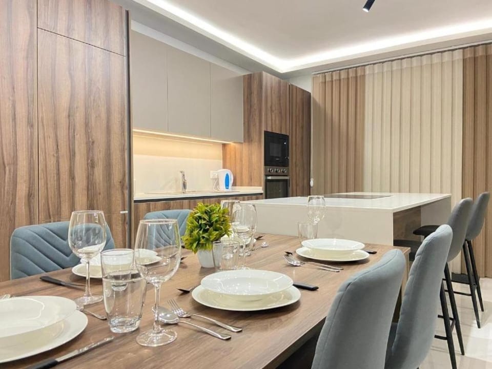 Kitchen or kitchenette, Living room, Seating area, Dining area, kitchen