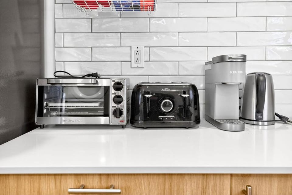 Quiet&Comfy 3BDRS Apt near DT, Concordia, Parking Apartment in Côte Saint-Luc