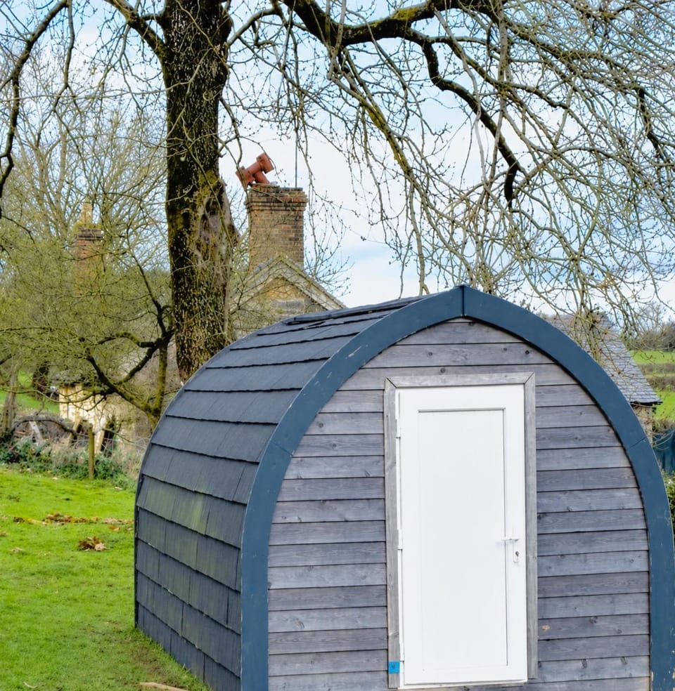 Orchard Pod Nature lodge in England