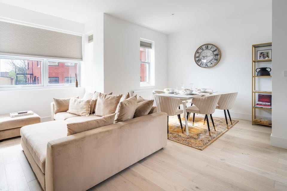 Stylish 2BR Flat by Richmond Park Apartment in Kingston upon Thames