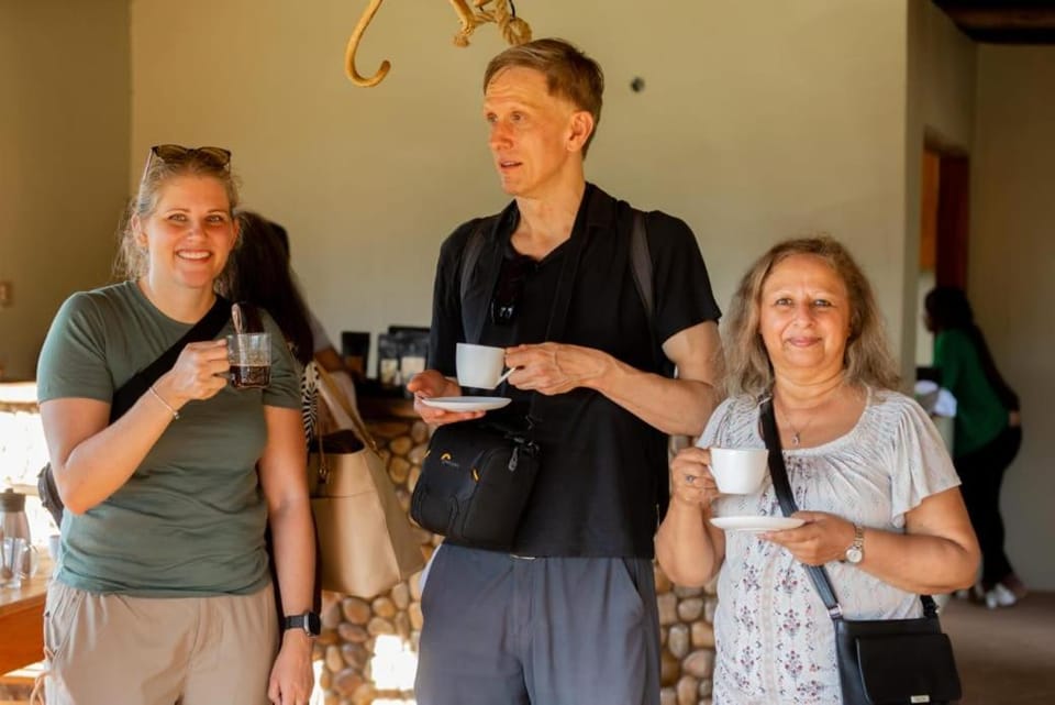 Restaurant/places to eat, People, group of guests, Family
