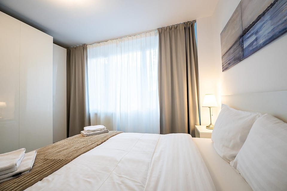 Bed, Bedroom, towels, wardrobe