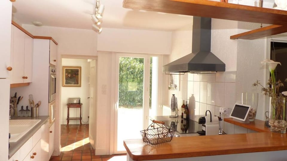 Kitchen or kitchenette, kitchen