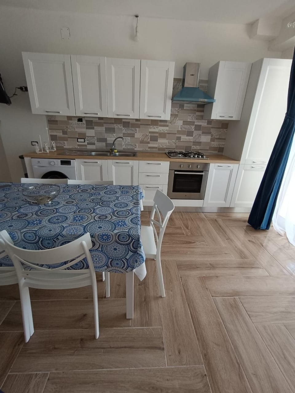 Day, Living room, Seating area, Time of day, flat iron, oven, kitchen