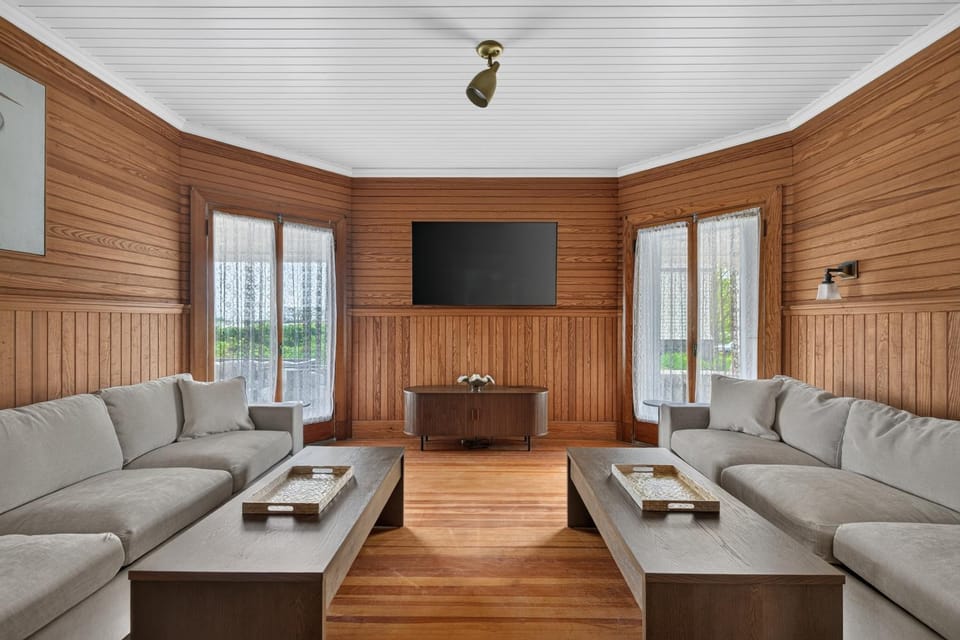 Oceanfront Retreat on Goochs Beach 7 Bedrooms House in Goochs Beach