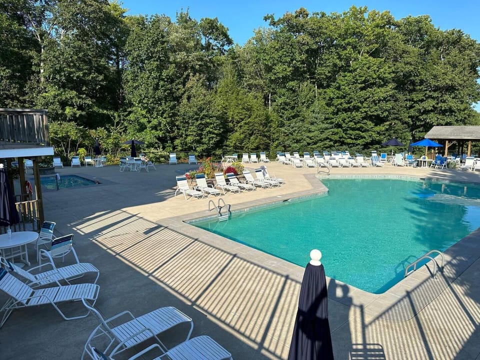 Sea Crescent Cottage Pool Firepit Near Beach House in Wells
