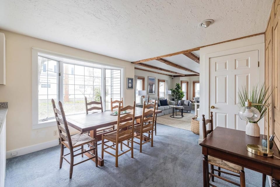 The Beach Hive - Lower Village, Walkable Dock Sq House in Kennebunkport