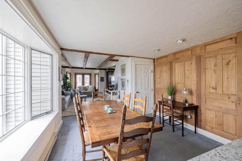 The Beach Hive - Lower Village, Walkable Dock Sq House in Kennebunkport