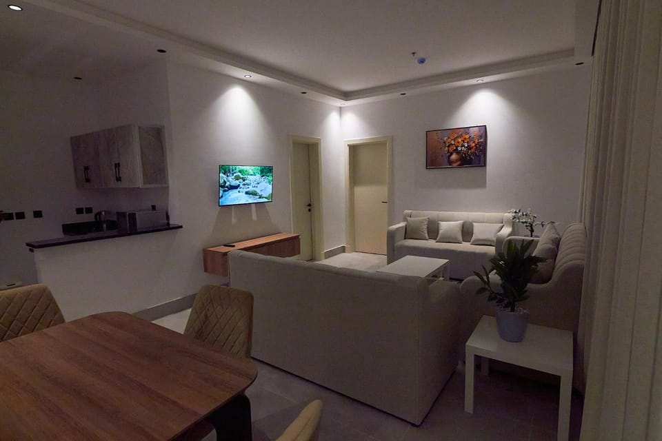 Kitchen or kitchenette, Living room, Seating area, Dining area