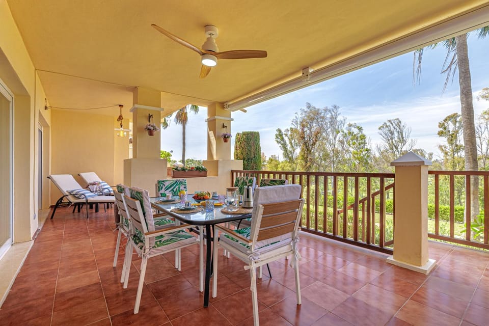 Balcony/Terrace, Dining area, Garden view