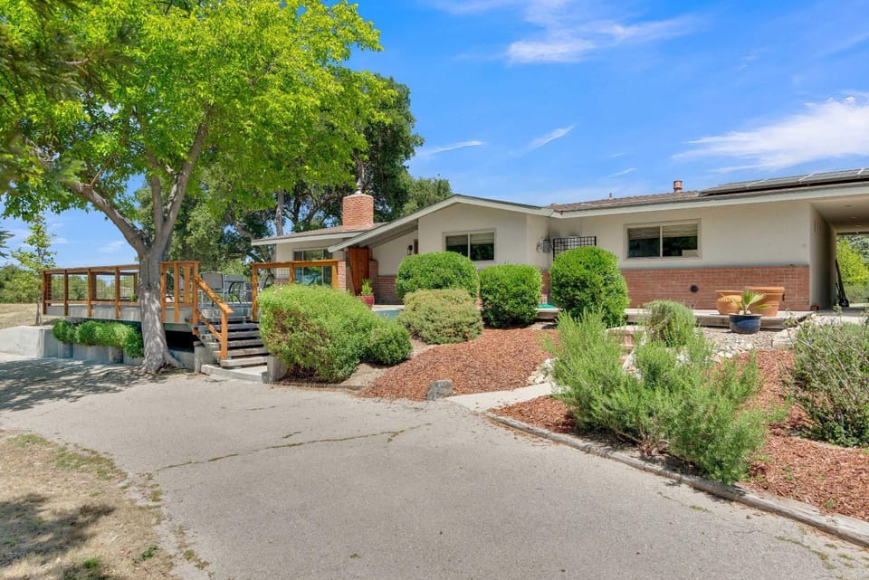 Oakwood Tranquility-Peaceful 2 BR Plus Office House in Atascadero