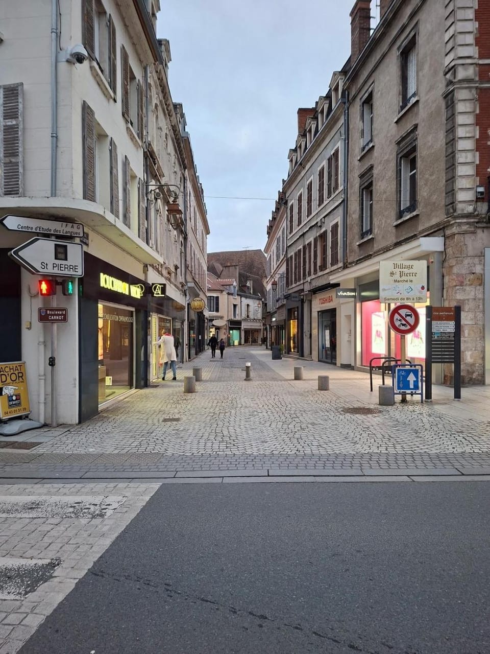 F2 confort 4 personne centre-ville Apartment in Montluçon