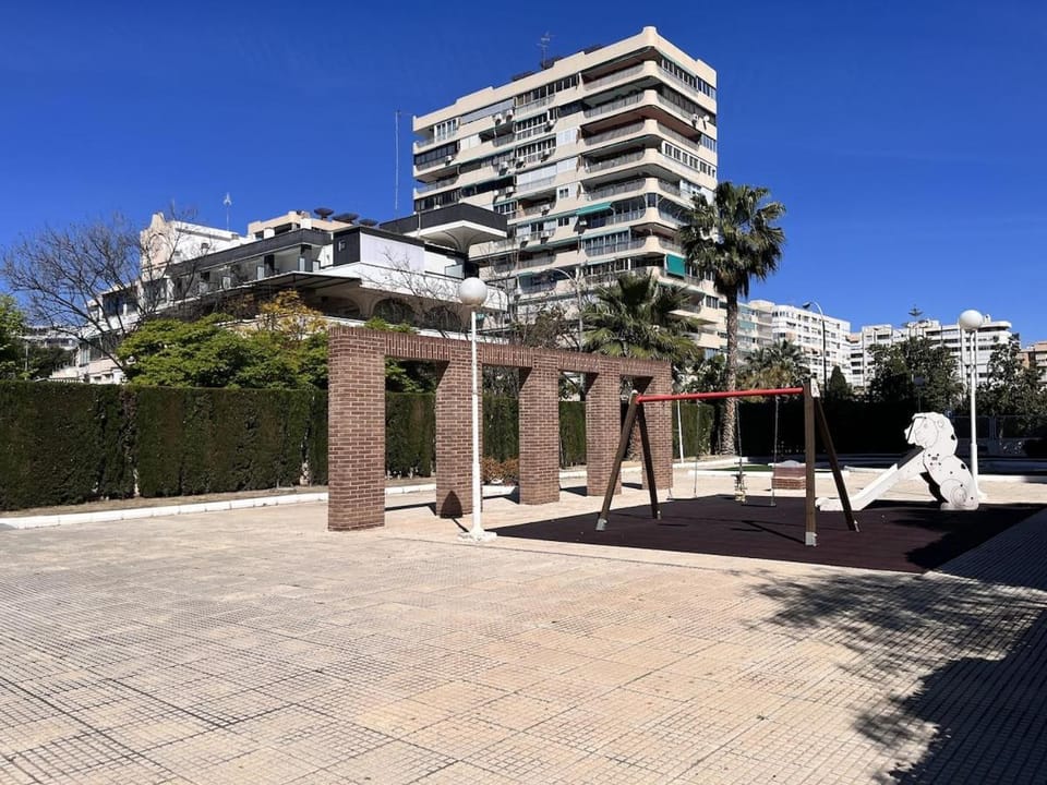 Piso de 3 habitaciones con piscina a 400 m de Playa San Juan Apartment in Alicante