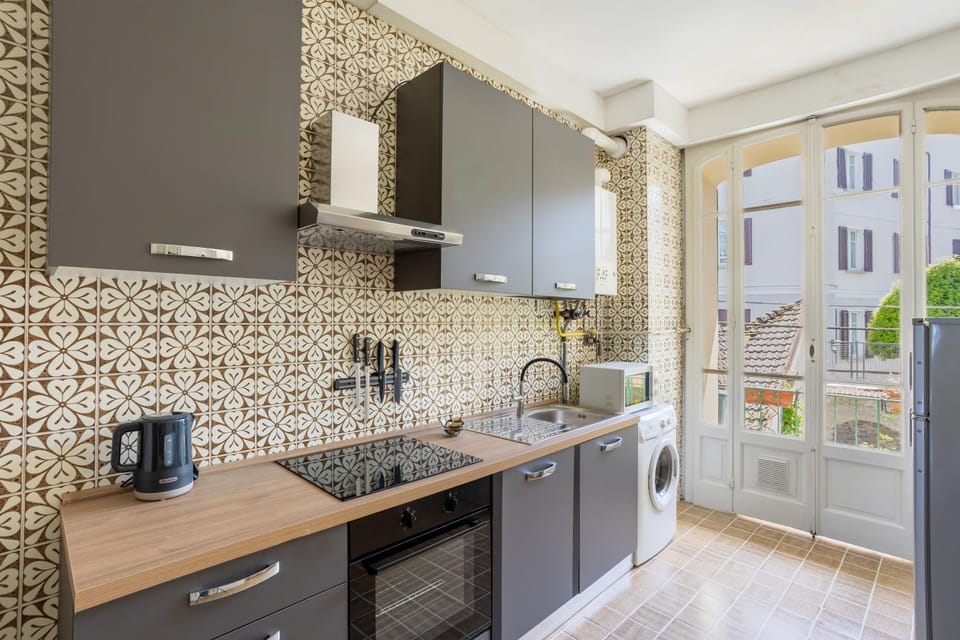 Kitchen or kitchenette, stove