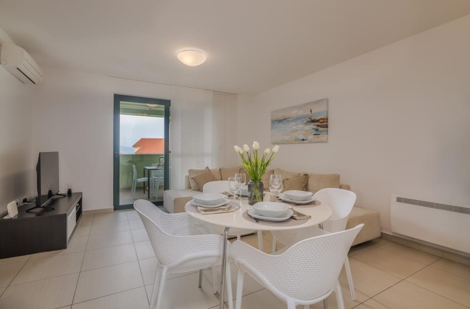 Navis apartments with private parking close to the sea Apartment in Primorje-Gorski Kotar County