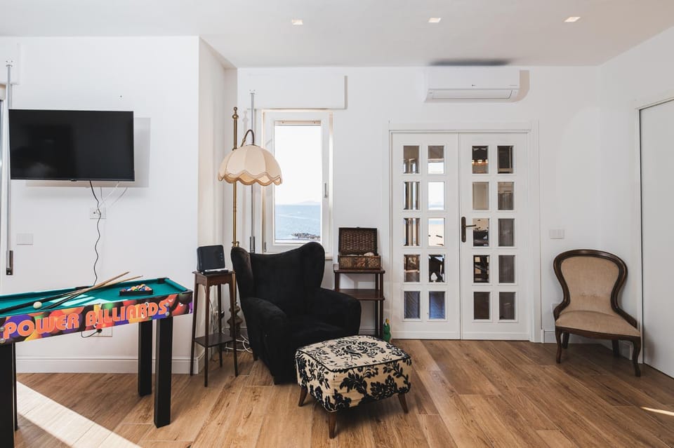 Billiard, TV and multimedia, Living room, air conditioner