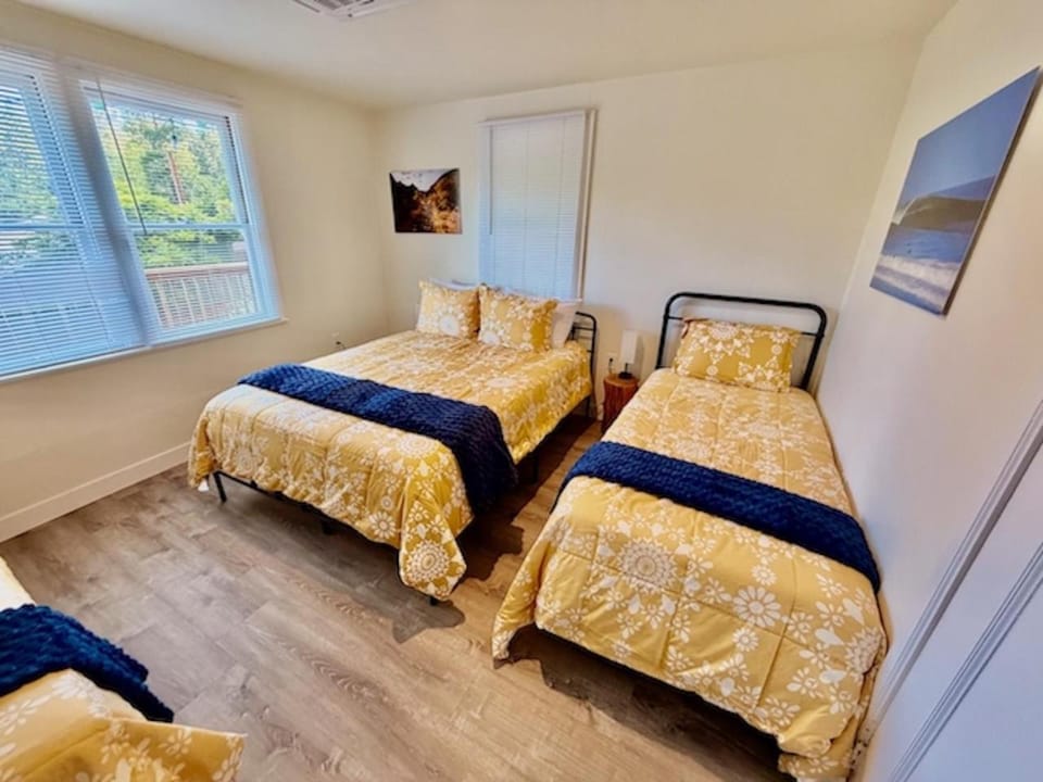 Wishon Cabin - Boat Slip - BBQ, Sleeps 14, Dogs Ok Cabin in Sierra Nevada