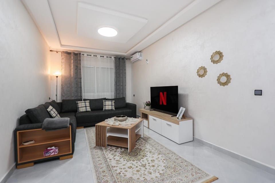 Communal lounge/ TV room, TV and multimedia, Living room, Seating area, Evening entertainment