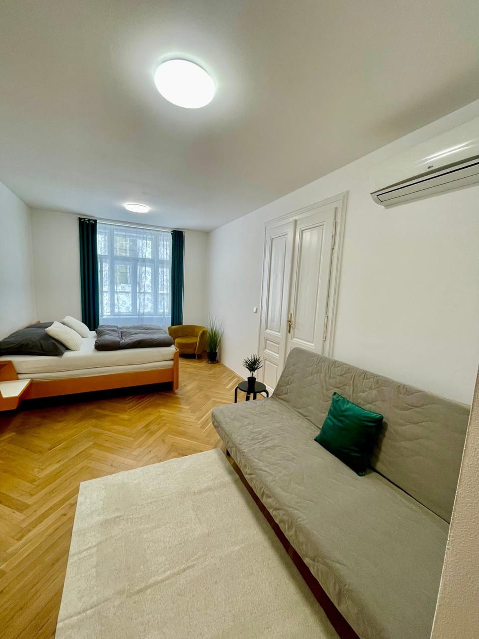 Bed, Living room, Photo of the whole room, Seating area, Bedroom