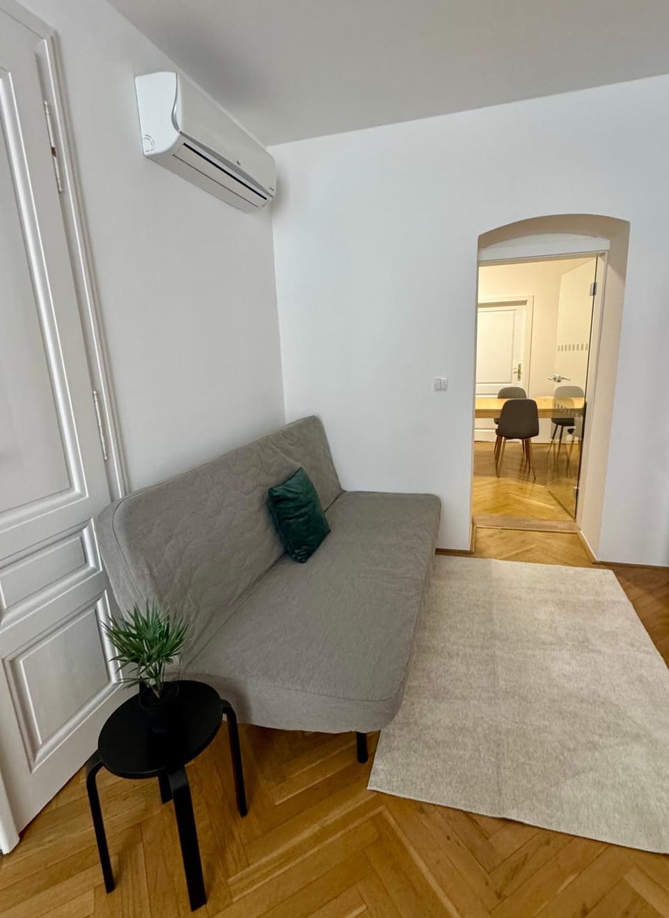 Living room, Seating area, air conditioner