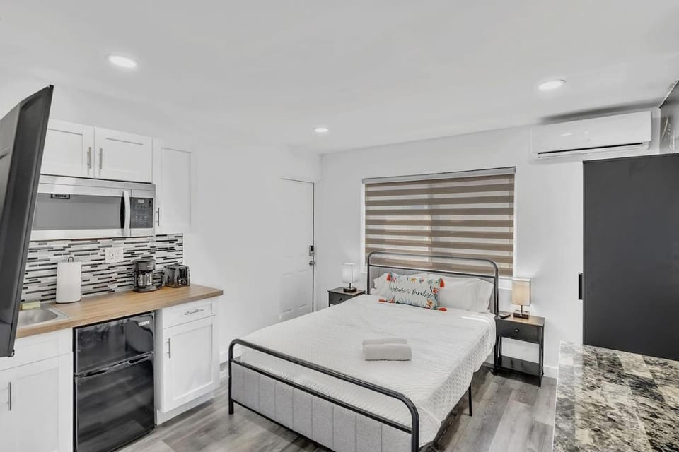 Cozy Studio Near Hollywood Beach and Casino Apartment in Dania Beach
