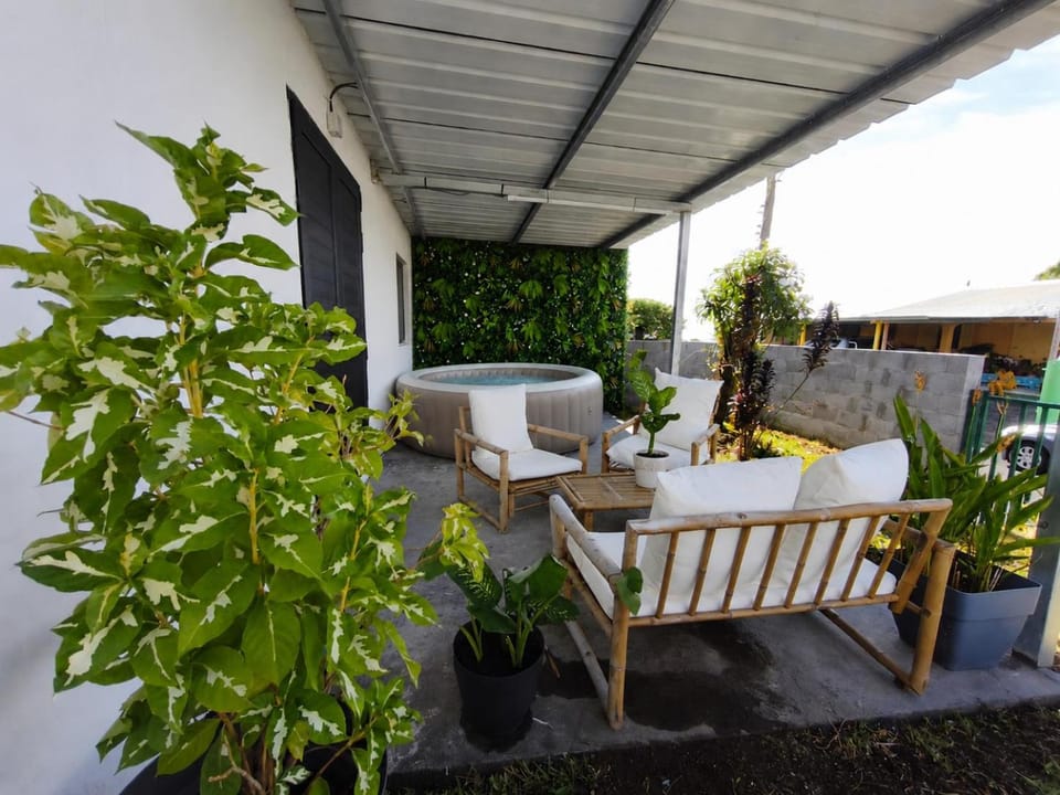 Petit cocon au coeur des baies roses Apartment in Réunion