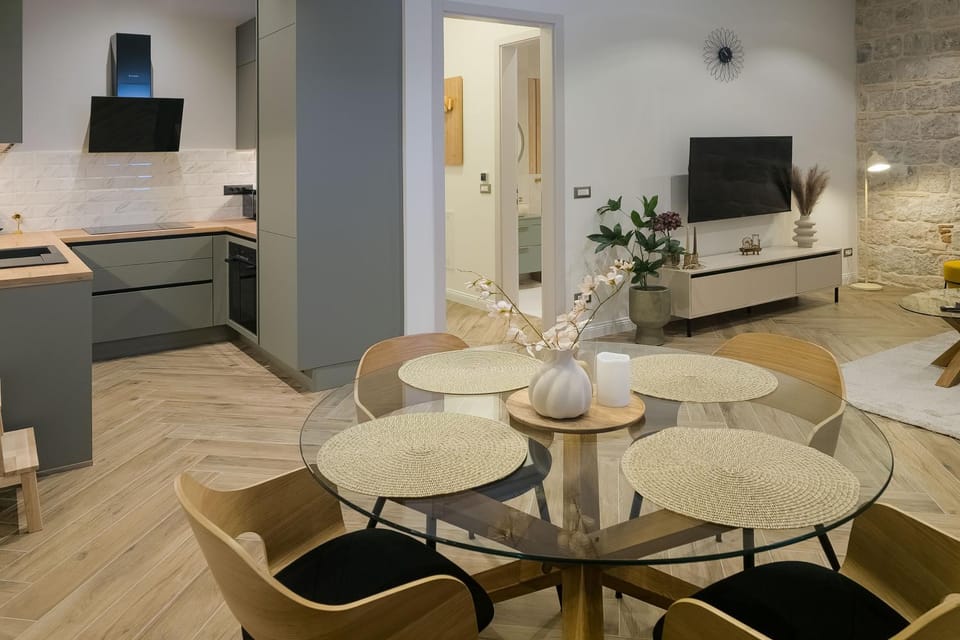 Living room, Dining area