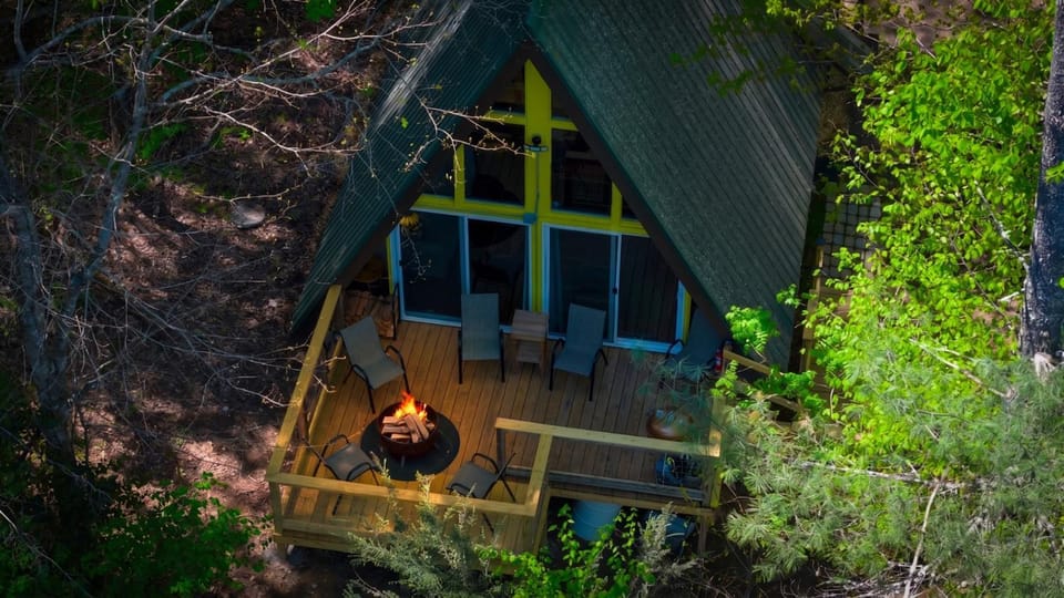 Whimsical A-Frame Secluded Feel, Close to Town House in North Carolina