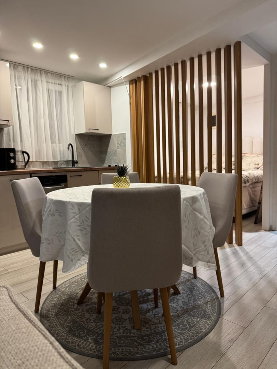 Kitchen or kitchenette, Seating area, Dining area