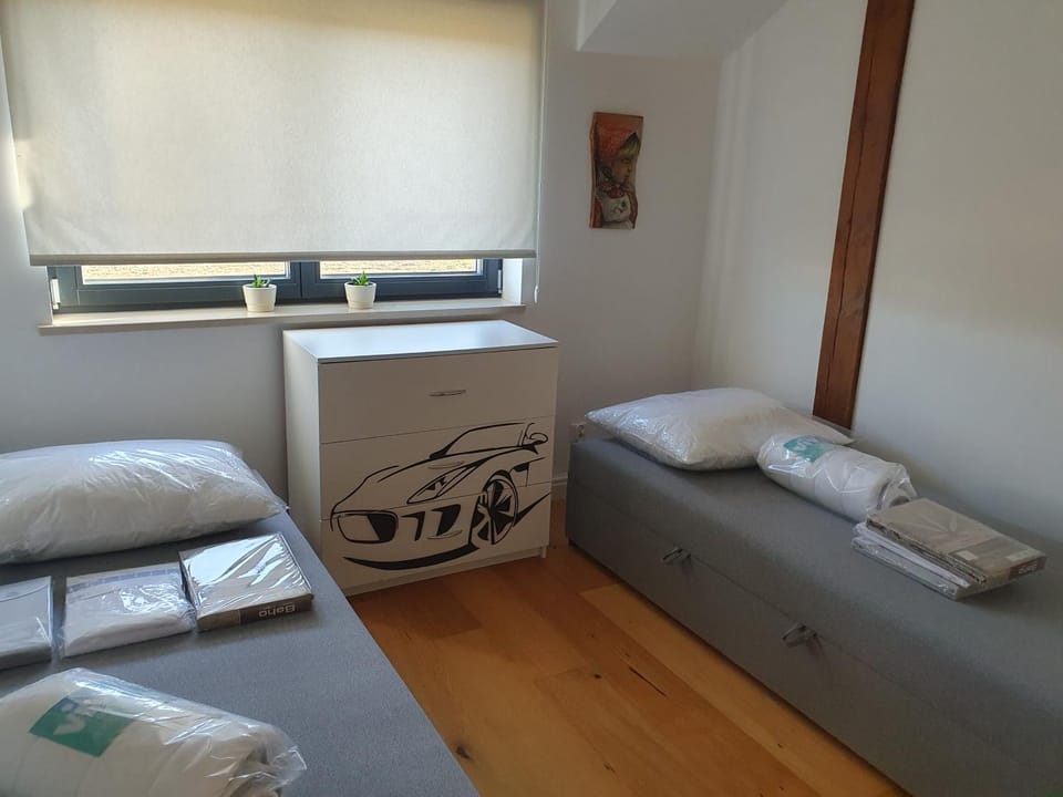 dom piętrowy, 3 sypialnie, salon, aneks kuchenny, ogród z zestawem wypoczynkowym, prywatny podjazd na 2 samochody, Wi-Fi House in Pomeranian Voivodeship