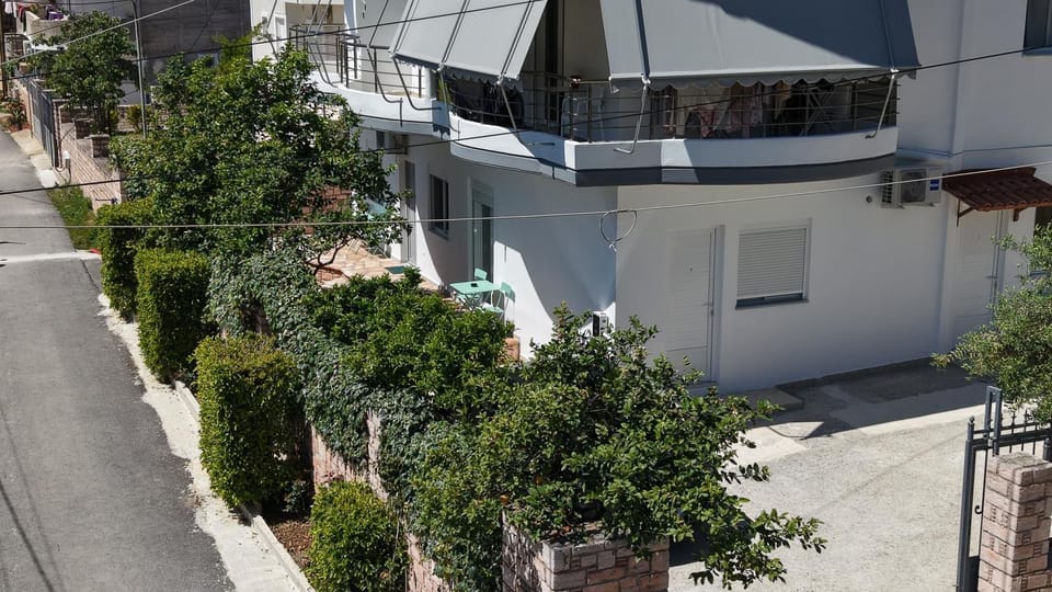 Property building, Day, Neighbourhood, Street view