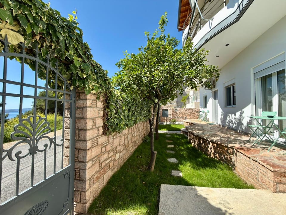 Property building, Patio, Facade/entrance, Spring, Day, Natural landscape, Garden, View (from property/room), Balcony/Terrace, Garden view