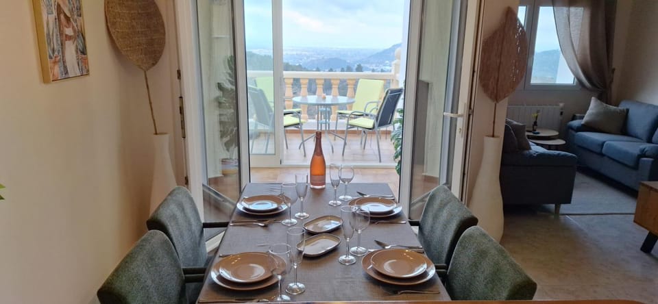 Dining area, Food