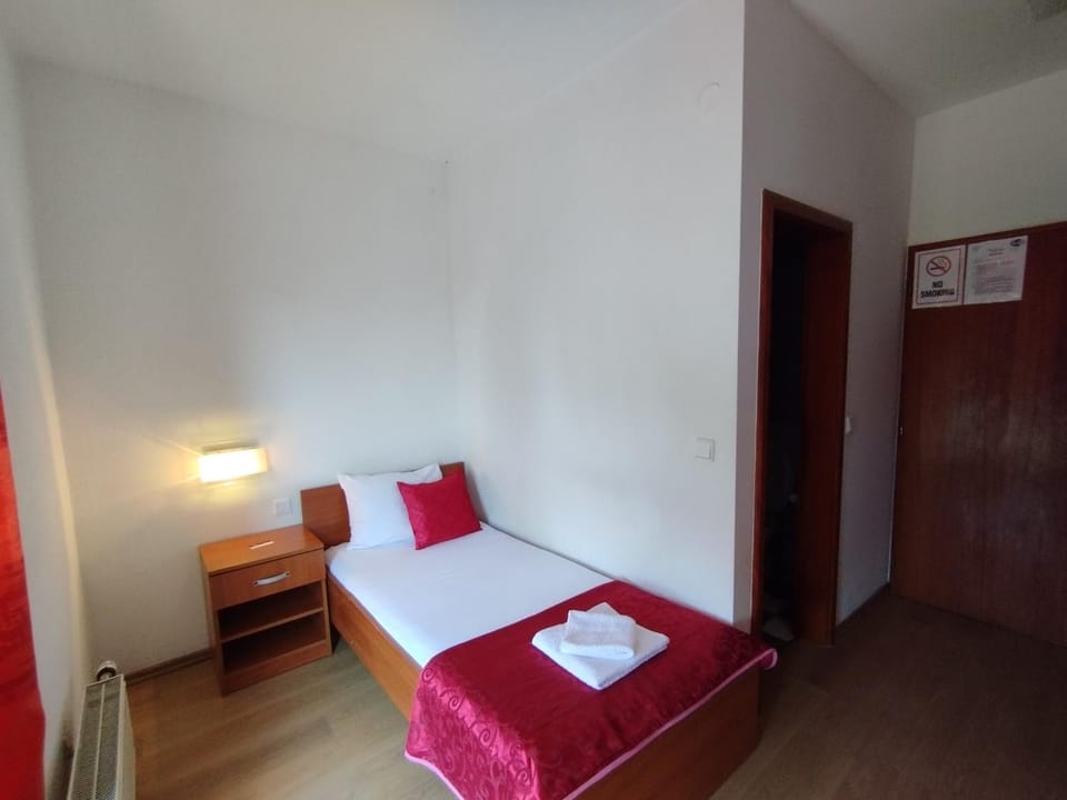 Property building, Photo of the whole room, Bedroom
