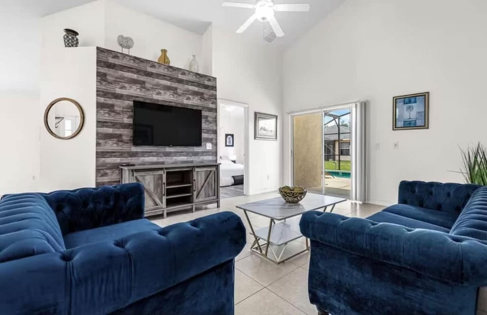 Disney & Universal Escape 4 Bedroom Private Pool Orlando Theme Parks House in Kissimmee