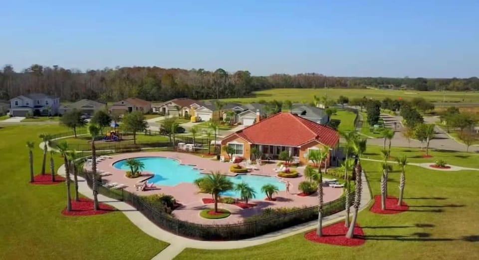 Disney & Universal Escape 4 Bedroom Private Pool Orlando Theme Parks House in Kissimmee