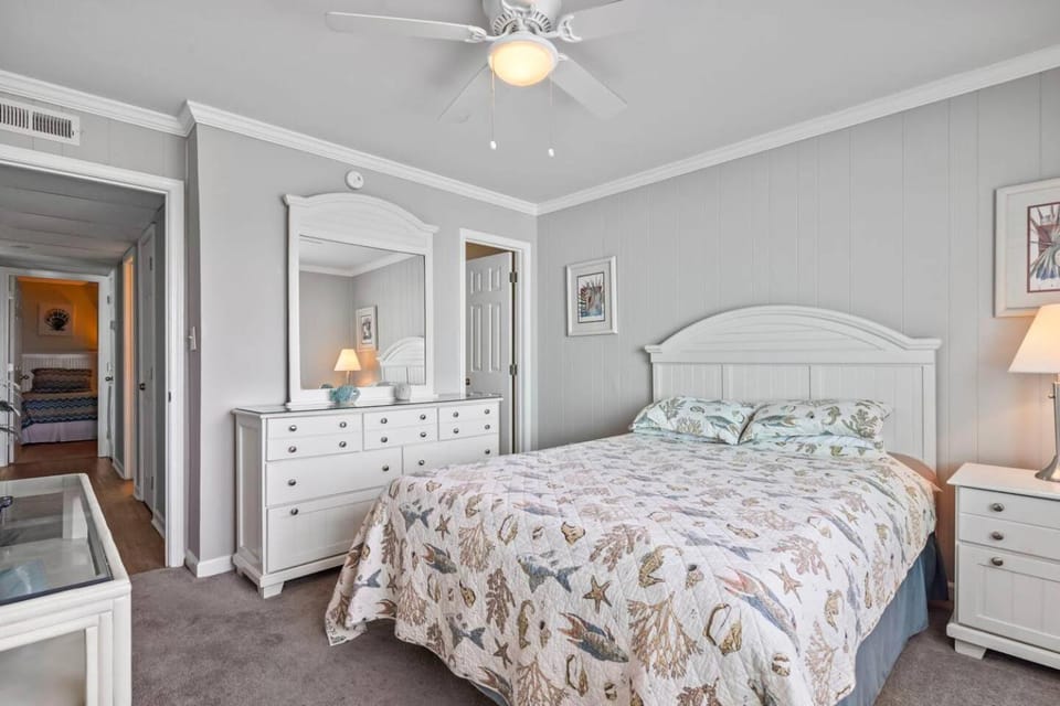 Charming Cherry Grove 2BR w Relaxing Pool & Stunning ocean view Apartment in North Myrtle Beach