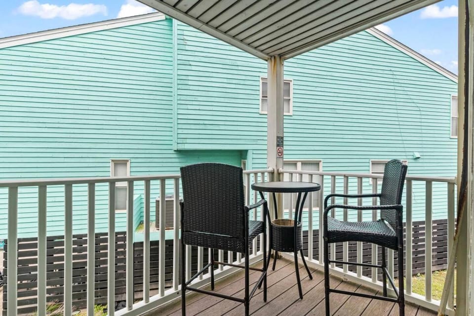 Charming Cherry Grove 2BR w Relaxing Pool & Stunning ocean view Apartment in North Myrtle Beach