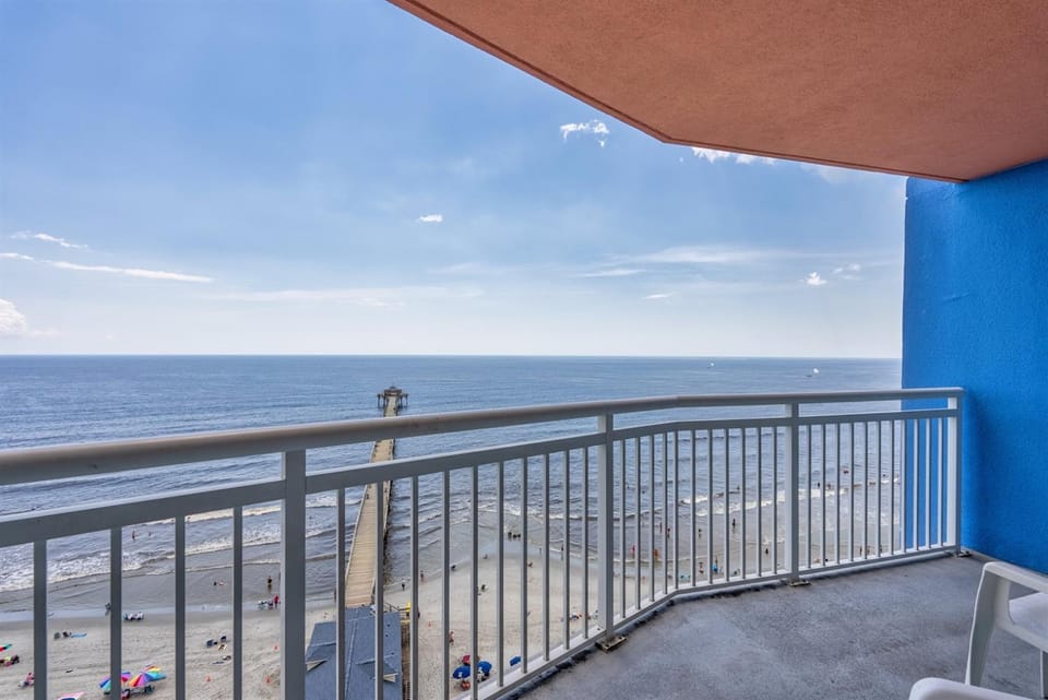 Prince Resort Oceanfront 3BR Pools Lazy River Apartment hotel in North Myrtle Beach