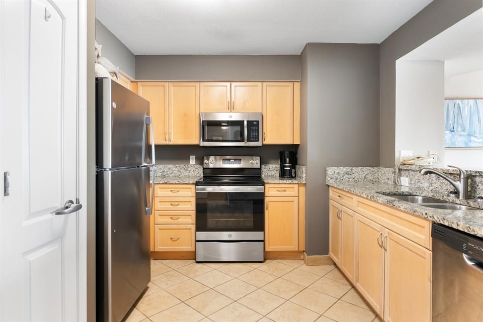 Prince Resort Oceanfront 3BR Pools Lazy River Apartment hotel in North Myrtle Beach