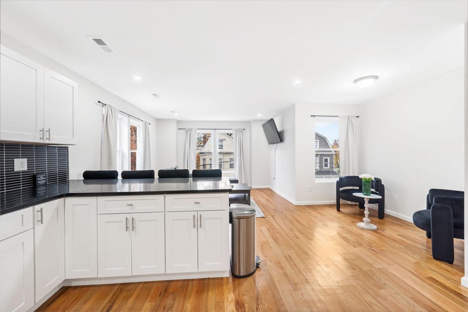LIV luxury 30 mins to NYC, Near EWR & MetLife Apartment in Irvington