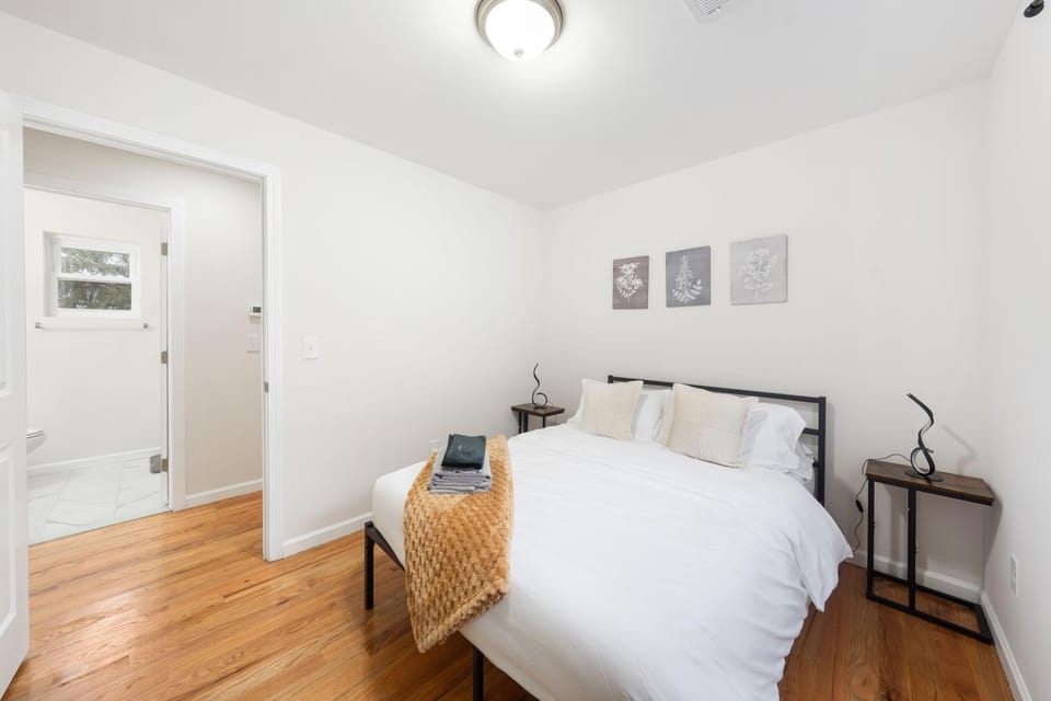 LIV luxury 30 mins to NYC, Near EWR & MetLife Apartment in Irvington